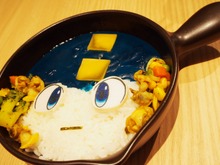 目の覚めるようなブルー！『ロックマン』コラボカフェで“青いカレー”や“青いピザ”を食べてきた 画像