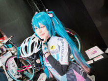 【コスプレ】「ワンフェス2019冬」初音ミクに扮したコンパニオンさんに注目！ GSRコーナー【写真34枚】 画像