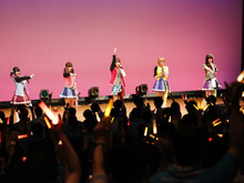 『アイドルマスター シャイニーカラーズ』放課後クライマックスガールズはどこまでもエモい―笑いアリ、笑いアリの「THE IDOLM@STER SHINY COLORS FR@GMENT WING 04」発売記念イベントレポート 画像