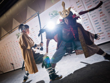 【コスプレ】中国代表のSEKIROパフォーマンスが圧巻！「コスサミ東京」企業ブース＆公式レイヤーまとめ【写真53枚】 画像