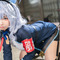 【コスプレ】メモリアルロビーの名シーンをバッチリ再現！タイトな衣装を着こなす『ブルアカ』アコが颯爽と登場【写真9枚】