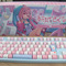 VTuber・結城さくなの推し活するならコレ！ 本人監修ゲーミングキーボード＆マウスパッドをレビュー　サイン入り背面ガラスプレートが嬉しい、ガジェットとしての使用感も◎