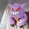 『ポケモン』ゲンガーになりきりながら快適に過ごせる！フード付ネックピローほか、ピカチュウのスーツケースベルトなどトラベルグッズが発売