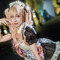 【コスプレ】王道のツインテール×ニーハイメイド姿が可愛い！「着せ恋」喜多川海夢のキュートなウインクに胸キュン【写真7枚】
