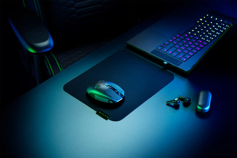 Razerから、超軽量高速ゲーミングワイヤレスマウス「Orochi V2」が5月28日発売─マウスパッド・リングライト・滑り止めテープも新登場 画像