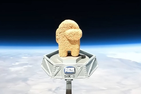 『Among Us』クルー型のチキンナゲットが宇宙に行く！高度3万2千メートルに到達 画像