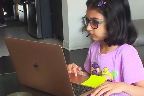 わずか6歳の少女が「世界最年少のビデオゲーム開発者」としてギネス認定―幼稚園に通いながら小3レベルの算数をYouTubeで学ぶ 画像