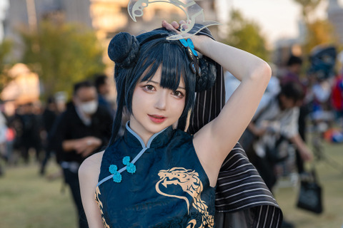 【コスプレ】チャイナドレスを着たスラリとした優美な姿はトップの威厳十分！『ブルアカ』竜華キサキのコスプレイヤーに注目 画像