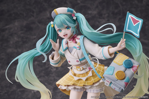 明るく元気なツアーガイド風ミク！「マジカルミライ 2024」メインビジュアルがフィギュア化―長い髪や足元のデザインも印象的 画像