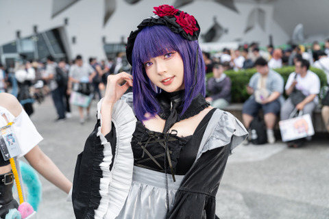 【コスプレ】「着せ恋」雫たんが、囲み撮影される人気ぶり！スタイル抜群の台湾美女に迫る【写真9枚】 画像