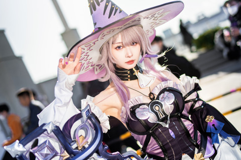 『アズレン』から『NIKKE』まで目白押し！世界中から美女コスプレイヤーが集った2024年冬コミケをプレイバック【写真45枚】 画像