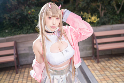 【コスプレ】抜群のプロポーションから繰り出すポージング！『NIKKE』バイパー美女レイヤーのレベルが高すぎた【写真9枚】 画像