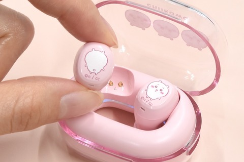 「ちいかわ」耳元だけで操作できる完全ワイヤレスイヤホン!ホッコリできるデザインだけでなく、機能面も充実 画像