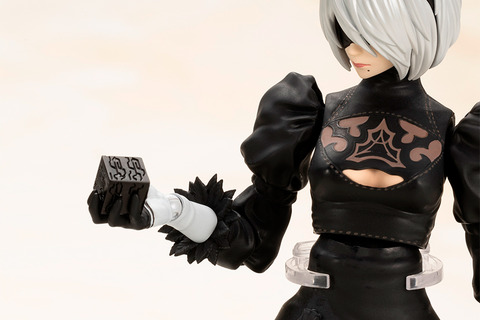 “自爆モード”でふとももが露わに！『NieR:Automata』より「2B(ヨルハ二号B型)」がプラモ化 画像