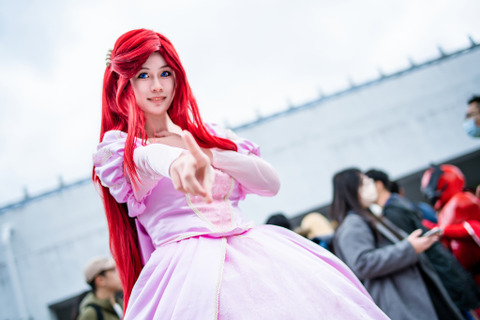 【コスプレ】台湾美女が本格ドレスを着こなす!「ディズニープリンセス」アリエルが存在感を放つ【写真7枚】 画像