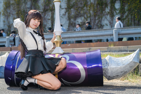 【コスプレ】巨大ハンマーでにっくき残業を粉砕!「ギルます」アリナの美女レイヤーが美脚も露わにソロ討伐を敢行【写真11枚】 画像