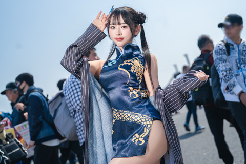 【コスプレ】スリットから伸びる美脚にドキッ!キュートな顔立ちのキサキが、優美なチャイナドレス姿を披露【写真9枚】 画像