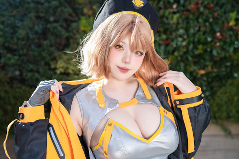 【コスプレ】魅惑的ポーズと再現度抜群の美ボディが眩しい!チャーミングな『NIKKE』アニスに熱視線【写真8枚】 画像