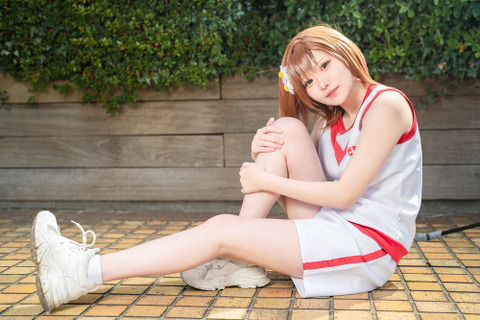 【コスプレ】体操服と元気いっぱいのポージングが完璧!“レールガン”御坂美琴が爽やかすぎる【写真8枚】 画像