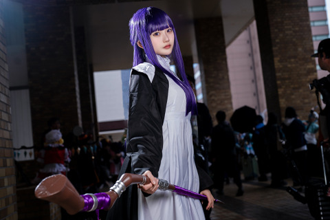 【コスプレ】『フリーレン』拗ねたり笑ったりのんびりしたり―10代美少女レイヤーが表情豊かにフェルンの魅力を披露!【写真10枚】 画像