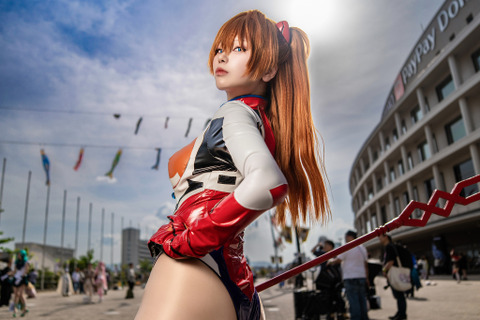 【コスプレ】ピチテカエナメルスーツが映える最高のポージング!「エヴァ」アスカが似合いすぎる博多美女レイヤー【写真9枚】 画像