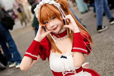 【コスプレ】抜群のスタイルとツンデレな表情がたまらない！「エヴァ」アスカのメイド姿が最高に似合うマレーシア美女【写真9枚】 画像