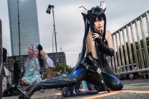 【コスプレ】背中のラインが美しすぎる!神秘的な瞳で語りかけてくる『NIKKE』リトルマーメイドがもはや本物【写真8枚】 画像