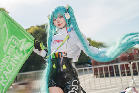 【コスプレ】みくみくにしてやんよ!ウエストからの美脚が際立つピチテカなレーシング衣装が反則級に可愛すぎる【写真8枚】 画像