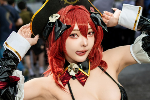 【コスプレ】大胆なアレンジの『NIKKE』メイドがスタイル抜群！舌ペロポーズも可愛すぎてお給仕できなくても許せる【写真10枚】 画像