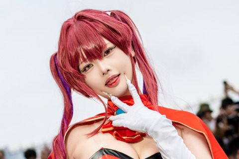【コスプレ】宝鐘マリン船長が台湾に到着!ストッキングがセクシーな大胆ポージングで魅了してしまう【写真8枚】 画像