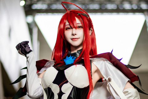 【コスプレ】まるでファンタジーの冒険者のようないでたち!中国美女レイヤーの「HololiveEN」エリザベスがスタイル抜群【写真8枚】 画像