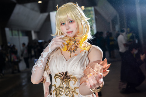 【コスプレ】ギリシャ彫刻のような美しい黄金比を魅せる!『崩スタ』アグライアの美女レイヤーが神話の世界を奏でる【写真9枚】 画像