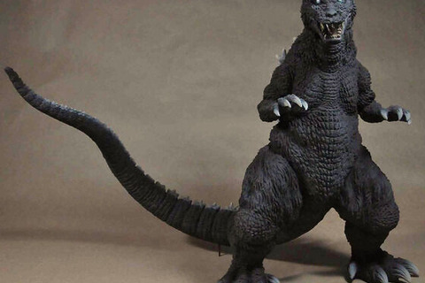 “白目”の「ゴジラ(2001)」ソフビフィギュアが再販!全高約28cm、初代を彷彿とさせるポージングで立体化 画像