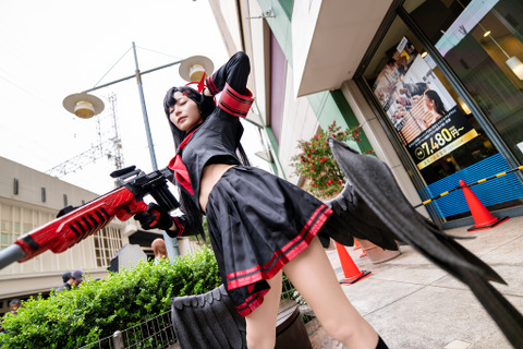 【コスプレ】セーラー服と機関銃が様になってる!『ブルアカ』仲正イチカの関西美女コスプレイヤーがハイクオリティ【写真6枚】 画像