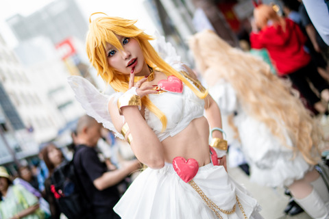 【コスプレ】アニメ「パンスト」の人気キャラ、パンティの美くびれに注目!挑発的なポーズもお手の物な関西美女レイヤー【写真9枚】 画像