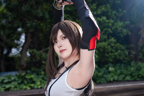 【コスプレ】脇チラな勝利ポーズにグッとくる!『FF7』ティファが躍動感あふれるポージングと美しいスタイルで魅了する【写真9枚】 画像