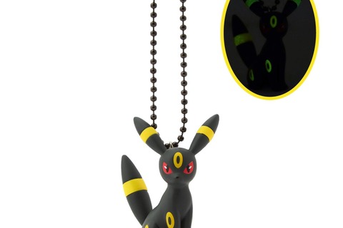 暗闇の中、ブラッキーの模様がほのかに光る！『ポケモン』カプセルトイ「蓄光フィギュアチャーム」が6月12日よりポケセンオンラインにて発売 画像