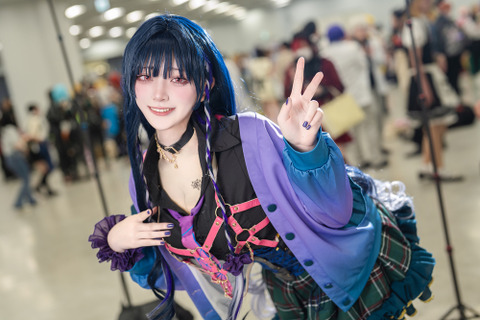 【コスプレ】「にじさんじ」狂蘭メロコのビジュアル再現度が高い!大胆なポージングが魅惑的な8頭身美女レイヤーに注目【写真8枚】 画像