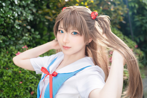 【コスプレ】強気な表情&たまに見せる笑顔が可愛い!「エヴァ」アスカが爽やかな制服姿で登場【写真10枚】 画像