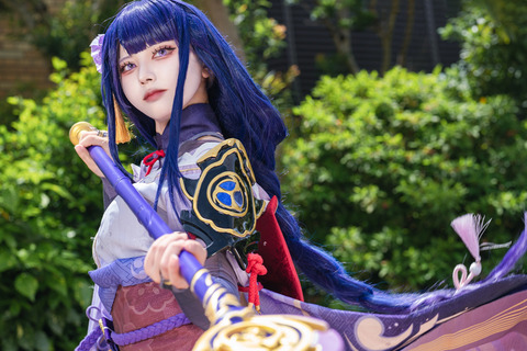 【コスプレ】威厳を備えた佇まいに雷神のオーラが漂う!『原神』雷電将軍のクールな美貌に目を奪われる【写真9枚】 画像