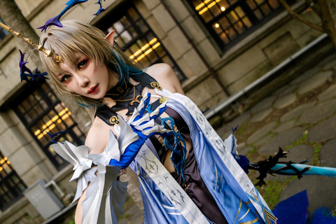 【コスプレ】『鳴潮』フルールドリスの台湾美女の美貌がすごい！長身で美脚、脇チラポーズもスタイリッシュすぎた【写真9枚】 画像