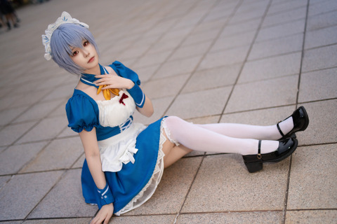 【コスプレ】「エヴァ」綾波レイのメイド姿が正解すぎる！憂いを帯びたクールな表情とスラリとしたスタイルが美しい【写真7枚】 画像