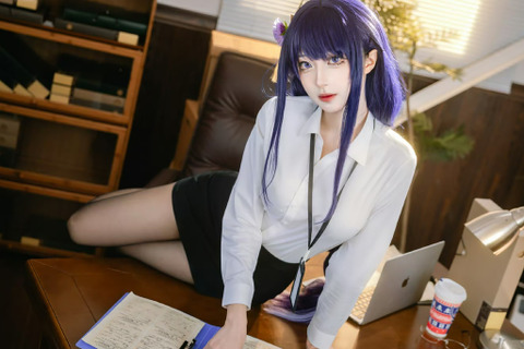 【コスプレ】『原神』人気キャラの「雷電将軍」誕生日記念!OLからメイド服まで艶っぽく凛々しい姿に見惚れてしまう【写真33枚】 画像