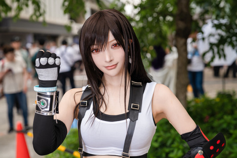 【コスプレ】『FF7』ティファがCGのような美しさ!引き締まったボディから繰り出すアクションポーズが似合う美女レイヤー【写真8枚】 画像