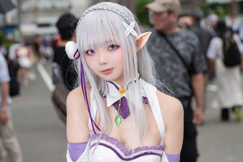 【コスプレ】大阪でもエミリアたんは天使だった!白い柔肌に銀髪が似合う美女レイヤーの可憐な姿にキュン【写真9枚】 画像