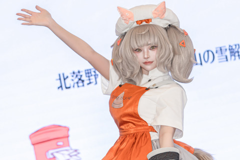 【コスプレ】ふわふわの尻尾とツインテールがキュートすぎる!『鳴潮』マルゲリータの可愛らしさが限界突破【写真8枚】 画像
