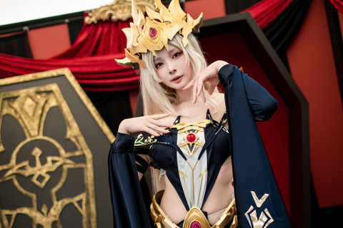 【コスプレ】『シルバー・アンド・ブラッド』のイベントに人気レイヤー・シスルが登場！圧倒的な美スタイルと妖艶な表情で魅せる【写真12枚】 画像