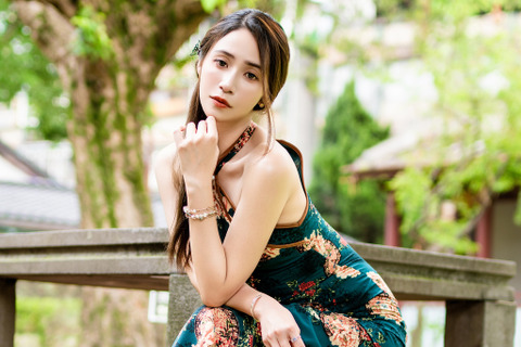 台湾美女×チャイナドレスが最強！スレンダーな体型が際立ち、どの角度から見たシルエットも艶っぽくてすばらしい【写真10枚】 画像