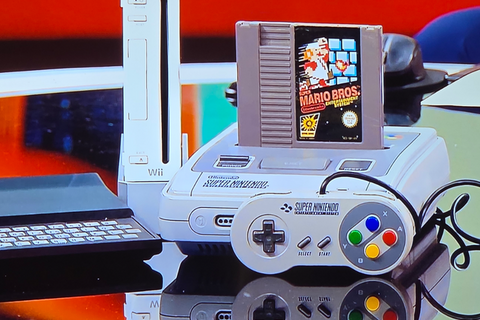海外ニュース番組でレトロゲームを紹介!SNESが用意されるも…カセットはNESのもの 画像