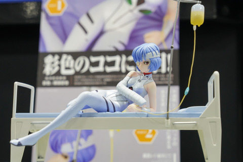 綾波レイ、アスカの大型造形物も！「エヴァワンフェス」珠玉の作品が大集結、放送30周年を記念した特別コラボ企画の様子をお届け【WF2025夏】 画像